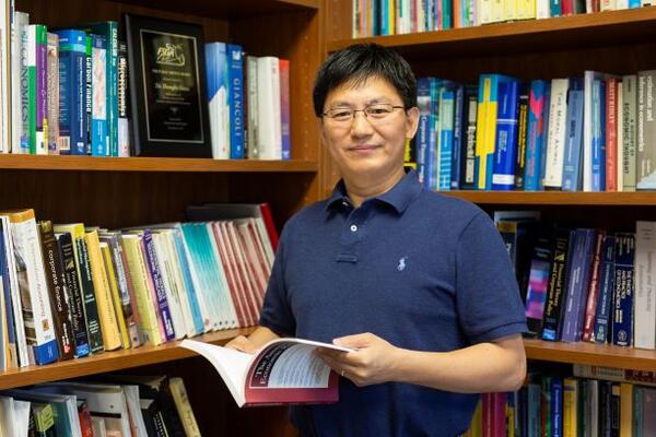 Zhenfei Guan, Associate Professor of Ag Economics